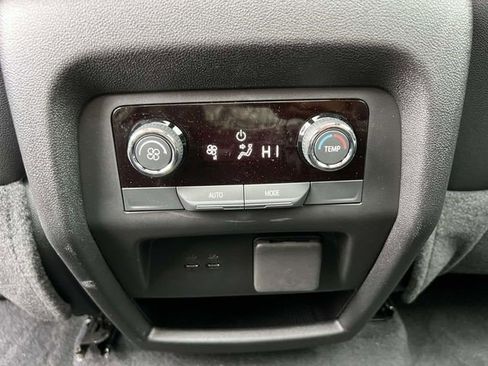 Certified 2025 Chevrolet Traverse LT w/ Sun and Wheel Package image 12