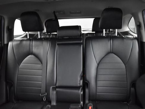 Used 2023 Toyota Highlander XLE FWD image 18