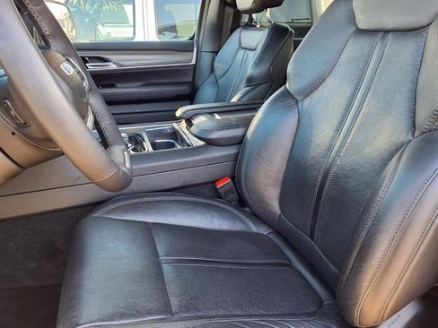 Certified 2024 Jeep Wagoneer L Series III w/ Flexible Seating Group AWD/4WD image 3