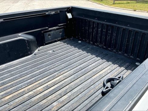 Used 2018 Toyota Tacoma SR5 AWD/4WD image 34