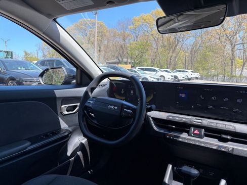 Used 2025 Kia K4 LXS FWD image 33