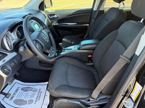 Used 2019 Dodge Journey SE image 9