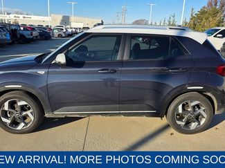 Used 2021 Hyundai Venue video 2