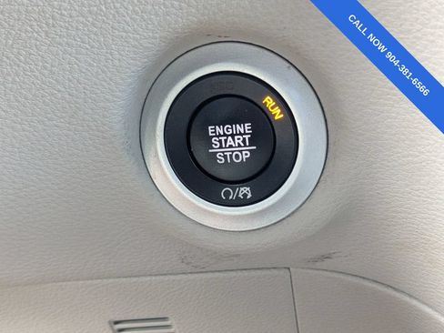 Used 2024 Chrysler Pacifica Limited FWD image 32