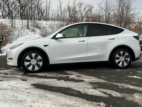 Used 2023 Tesla Model Y Long Range image 6