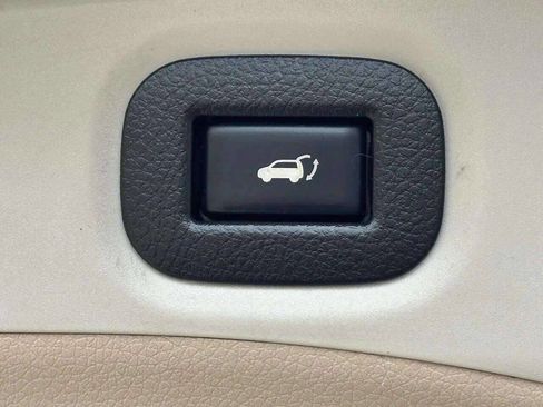 Used 2014 Nissan Rogue SL w/ SL Premium Package image 16