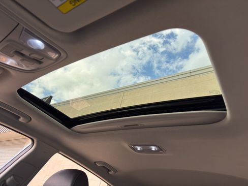 Used 2022 Kia Niro EX Premium FWD image 11