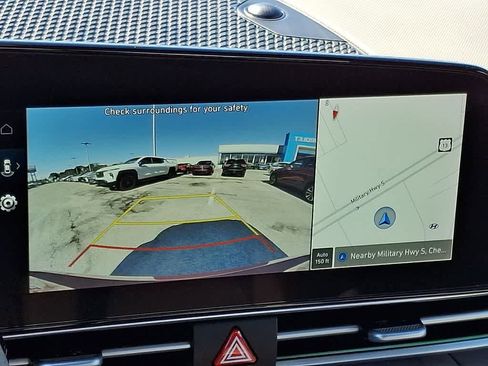 Used 2024 Hyundai Elantra SEL image 17