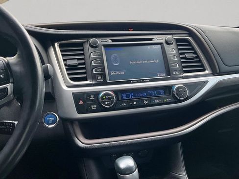 Certified 2018 Toyota Highlander Limited Platinum image 10
