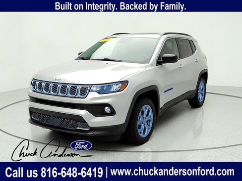 Used 2024 Jeep Compass Latitude AWD/4WD image 1