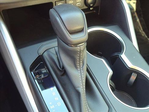 Used 2023 Toyota Highlander L AWD/4WD image 11