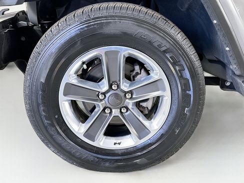Used 2023 Jeep Wrangler Sahara w/ Cold Weather Group AWD/4WD image 31