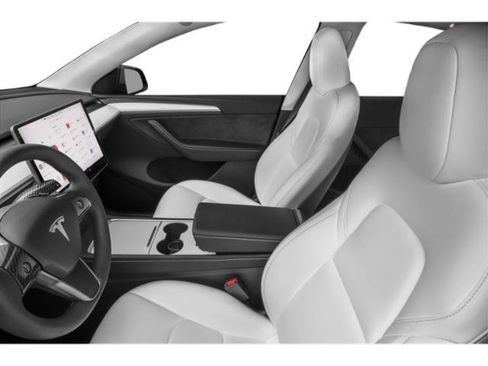 Used 2024 Tesla Model Y Long Range RWD image 9