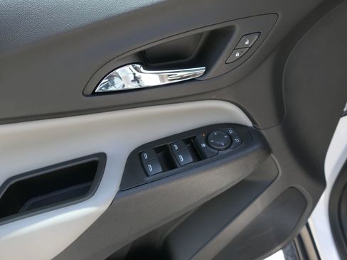 Used 2023 Chevrolet Equinox LS FWD image 14