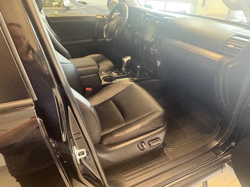 Used 2020 Toyota 4Runner TRD Off-Road Premium w/ Moonroof Package AWD/4WD image 10