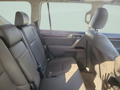 Used 2018 Lexus GX 460 Premium w/ Premium Package image 7