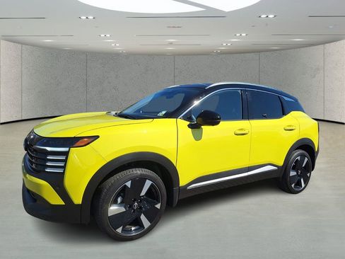 Certified 2025 Nissan Kicks SR w/ Interior Electronics Package image 1