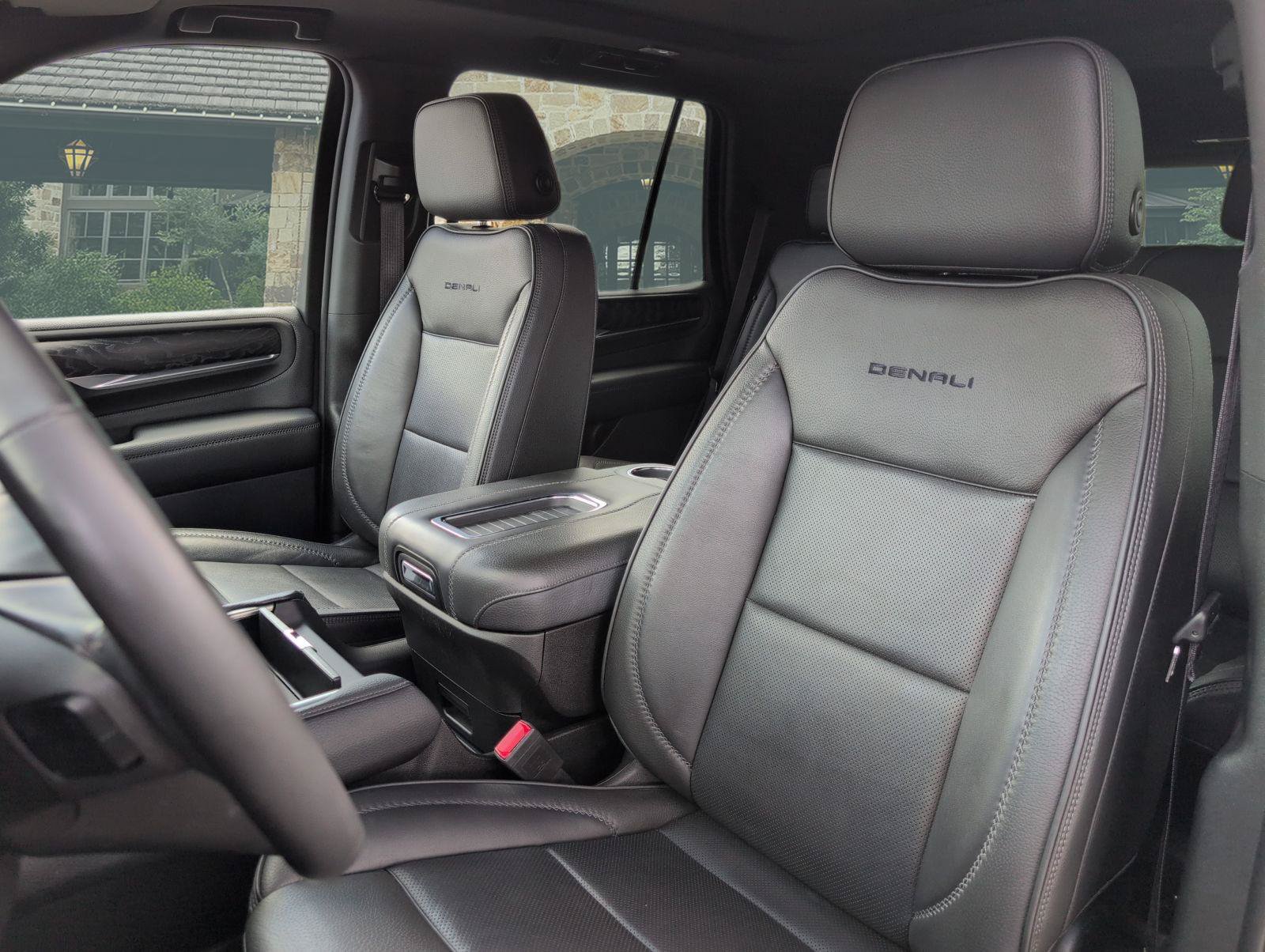 Used 2022 GMC Yukon Denali AWD/4WD image 5