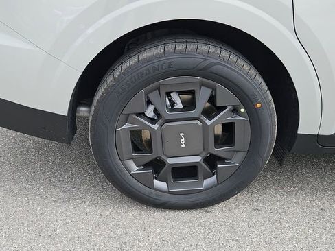 New 2026 Kia Carnival EX FWD image 5