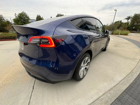 Used 2023 Tesla Model Y Long Range AWD/4WD image 5