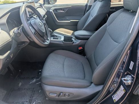 Used 2025 Toyota RAV4 XLE FWD image 21