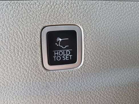Used 2024 Jeep Wagoneer L Series II w/ Flexible Seating Group RWD image 18
