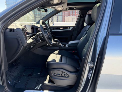 New 2026 Porsche Cayenne image 22