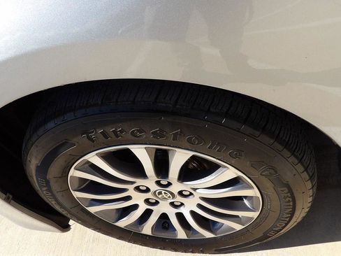 Used 2020 Toyota Sienna XLE image 31