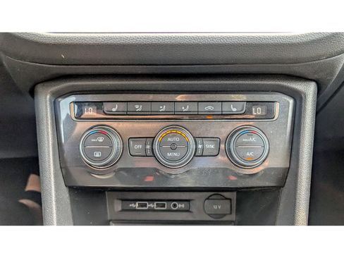 Used 2018 Volkswagen Tiguan SE w/ 3rd Row Seat Package image 27