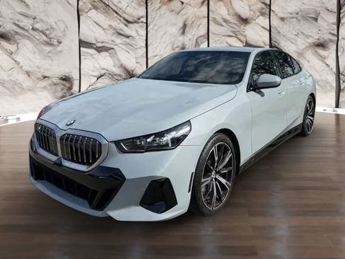Used 2024 BMW 540i xDrive w/ M Sport Package AWD/4WD image 4