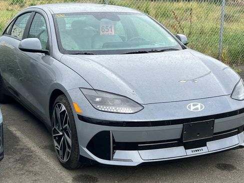 Used 2024 Hyundai Ioniq 6 SEL image 2