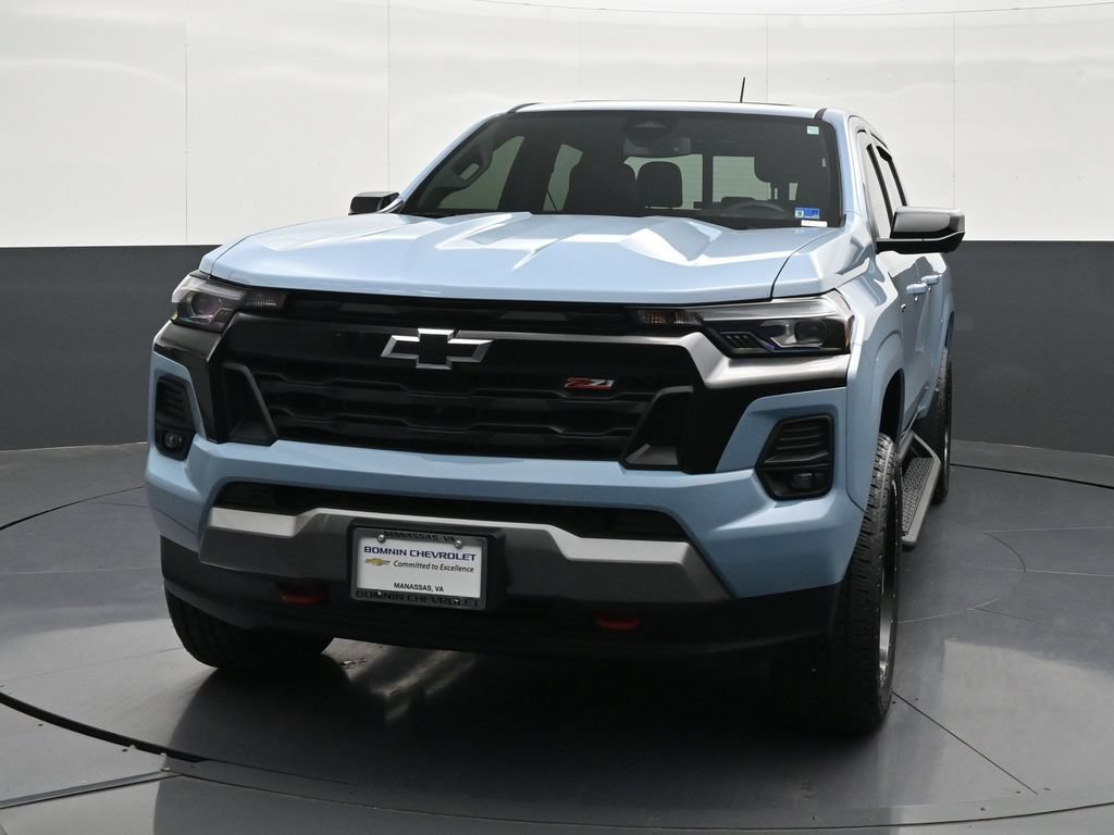 Used 2025 Chevrolet Colorado Z71 w/ Technology Package AWD/4WD image 8