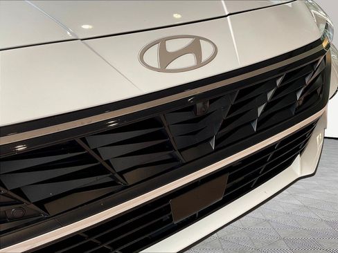 Used 2024 Hyundai Elantra Limited FWD image 30