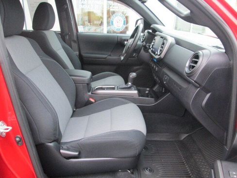 Used 2021 Toyota Tacoma TRD Sport image 13