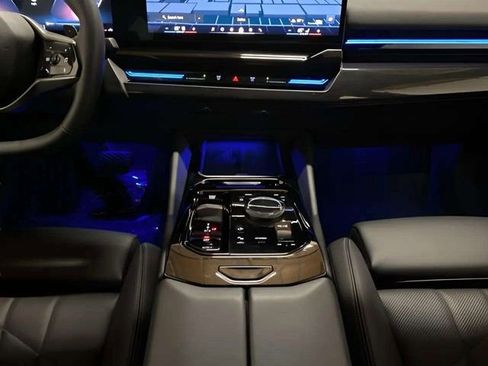 Used 2025 BMW 530i RWD image 15