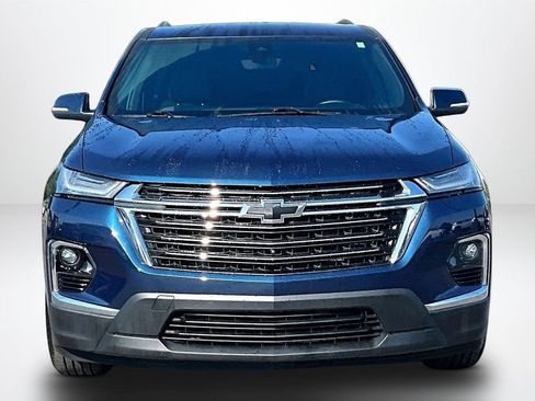 Used 2023 Chevrolet Traverse LT FWD image 2