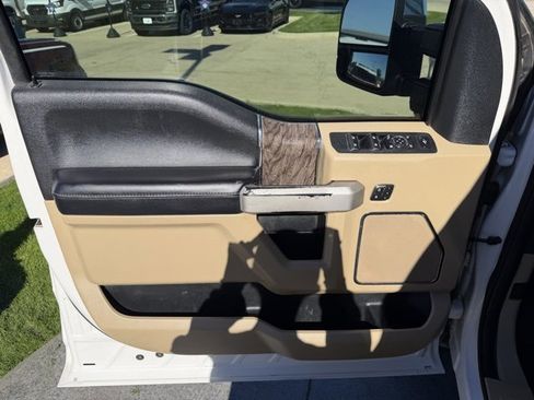 Used 2019 Ford F250 Lariat w/ Chrome Package image 7