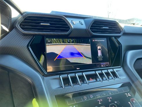 Used 2022 Lamborghini Urus image 33