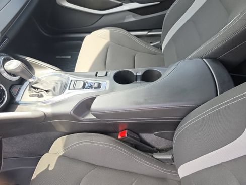 Used 2021 Chevrolet Camaro LT RWD image 18