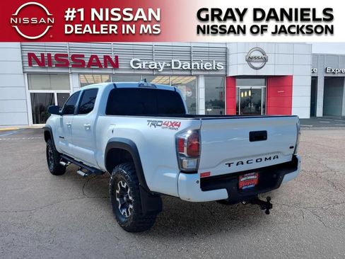 Used 2020 Toyota Tacoma TRD Off-Road w/ Advanced Technology Package AWD/4WD image 6