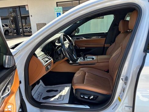 Used 2018 BMW 750i image 13