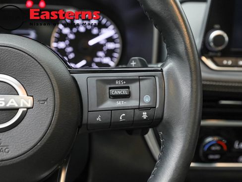 Used 2023 Nissan Rogue SL FWD image 16