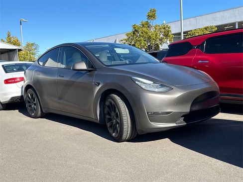 Used 2021 Tesla Model Y Long Range image 2