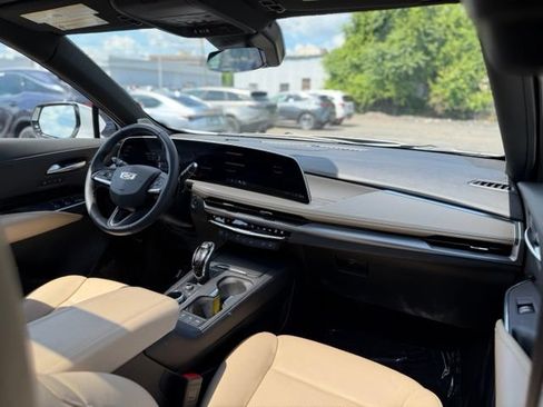 Used 2024 Cadillac XT4 Premium Luxury AWD/4WD image 19