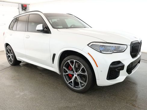 Used 2022 BMW X5 M50i w/ Executive Package image 3