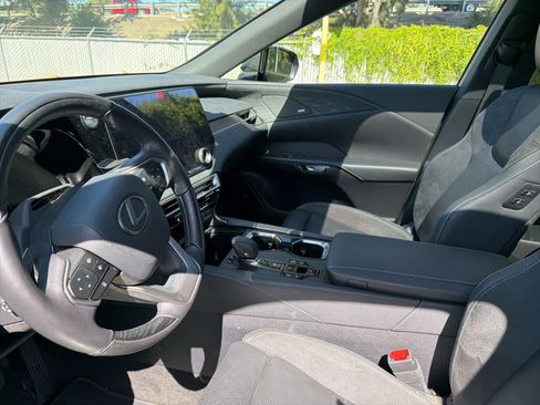 Used 2025 Lexus RX 450h AWD w/ Convenience Package image 4