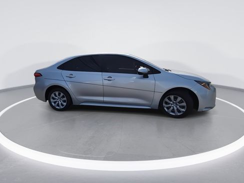 Used 2022 Toyota Corolla LE FWD image 9