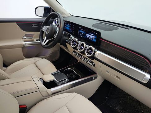 Used 2022 Mercedes-Benz GLB 250 4MATIC image 17