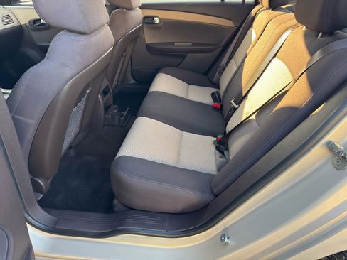 Used 2010 Chevrolet Malibu LS image 16