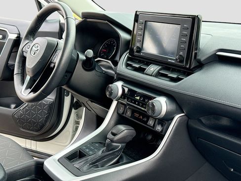 Used 2021 Toyota RAV4 XLE w/ Convenience Package AWD/4WD image 5